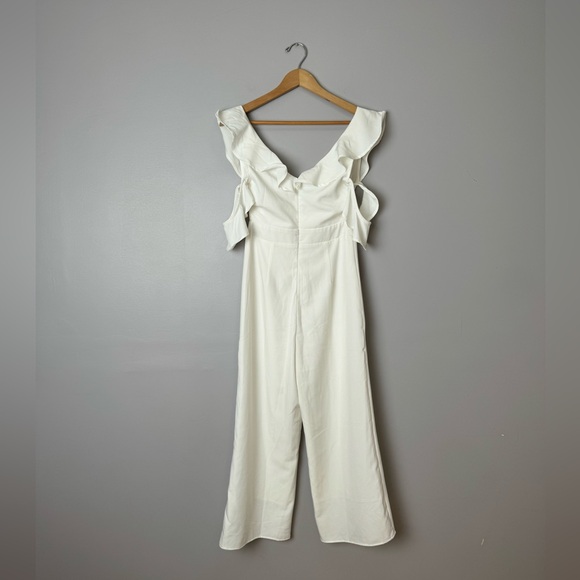 LuLu’s Doozy White Ruffled Wide Leg Off The Shoulder Jumpsuit size small - Picture 10 of 12